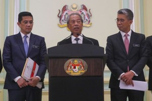 In a photo taken on March 16, 2020, Prime Minister Muhyiddin Yassin (centre) speaks during a press conference at the Prime Minister Office in Putrajaya, Malaysia. (Photo: straitstimes.com)