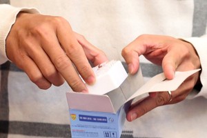  The SARS-CoV-2 testing kit LightPower iVA SARS-CoV-2 1st RT-rPCR was jointly produced by Vietnam Military Medical University and Viet A Company (Photo: SGGP)