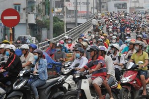 Cutting down on private vehicles city calls for a multitude of long-term measures