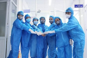 Doctors at Da Nang Hospital showed their determination to curb Covid-19