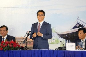 Deputy Prime Minister Vu Duc Dam asks for doubling efforts to attract more visitors. (Photo: VNA)