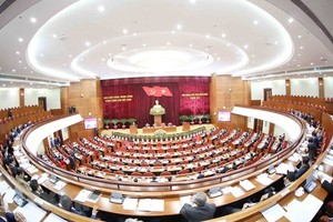 The Party Central Committee spent the second day of its 14th session debating several draft reports to be submitted to the upcoming 13th National Party Congress. (Photo: VNA)