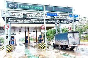 An electronic toll collection (ETC) booth in Soc Trang (Photo: SGGP)