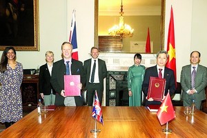 The signing ceremony of the UK-Vietnam Free Trade Agreement (UKVFTA) (Photo: VNA)
