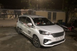 The car used to carry 4 Chinese immigrants (Photo: SGGP)