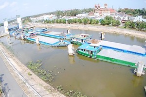Inland waterway transport vessels in Long An Province (Photo: SGGP)