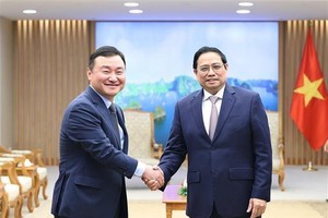Prime Minister asks Samsung Electronics to expand operations in Vietnam
