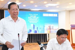 Chairman of the HCMC People’s Committee Phan Van Mai speaks at the meeting. (Photo: SGGP)