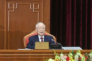 Party General Secretary Nguyen Phu Trong (middle) presides over the session (Photo: SGGP)