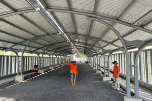 Passengers using bus routes connecting to Metro Line 1 will enjoy fare discounts (Photo: SGGP)