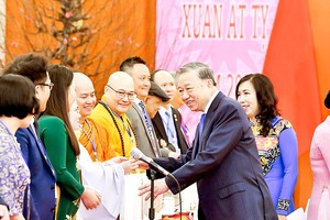 General Secretary hosts OV representatives returning home for Homeland Spring