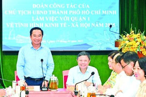 Chairman of the People's Committee of District 1, Le Duc Thanh, speaks at the event. (Photo: SGGP)
