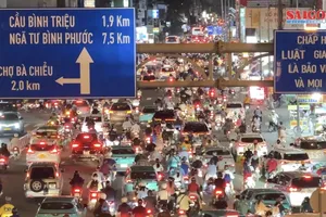 Giảm áp lực kẹt xe tại các cửa ngõ TPHCM, cách nào? 