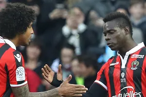 Hồi sinh Dante và Balotelli (phải)chính là dấu ấn thành công nhất của HLV Favre.