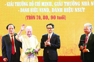  Hội Nghệ sĩ sân khấu Việt Nam tôn vinh các nghệ sĩ lão thành và các tác giả đoạt Giải thưởng Hồ Chí Minh và Giải thưởng Nhà nước