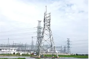 Trụ đã dựng trên địa bàn huyện Củ Chi, nhưng chưa thể kéo dây do chưa thông tuyến