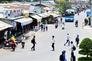 Khu vực đối diện Trường ĐH Khoa học Tự nhiên bị lấn chiếm để làm nhà ở, kinh doanh buôn bán 