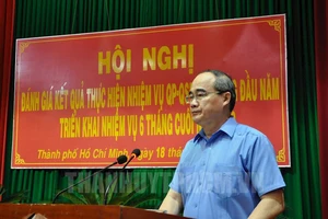 Bí thư Thành ủy TPHCM Nguyễn Thiện Nhân phát biểu tại hội nghị 