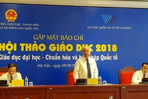 Chủ nhiệm Ủy ban Văn hóa, Giáo dục, Thanh niên, Thiếu niên và Nhi đồng của Quốc hội Phan Thanh Bình chủ trì buổi gặp mặt báo chí