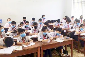 Doanh nghiệp xả thải, học sinh phải bịt khẩu trang 