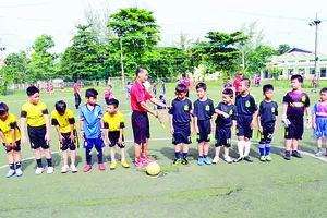 Giải bóng đá trẻ Nhà thiếu nhi quận 10 - Ươm mầm “cầu thủ” học sinh