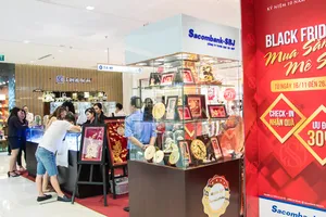 Khách hàng sẽ có cơ hội mua sắm thả ga với với ưu đãi đến 30% trong ngày hội bán hàng lớn nhất năm của Sacombank-SBJ tại SaiGon Centre  ​