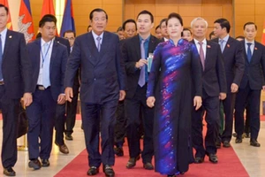 Chủ tịch Quốc hội Nguyễn Thị Kim Ngân chào mừng Thủ tướng Samdech Techo Hun Sen sang thăm chính thức Việt Nam