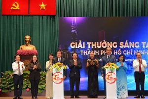 UBND TPHCM công bố và phát động giải thưởng Sáng tạo TPHCM năm 2019 vào ngày 18-12-2018 . Ảnh: VIỆT DŨNG