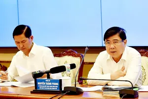 Chủ tịch UBND TPHCM Nguyễn Thành Phong phát biểu tại phiên họp