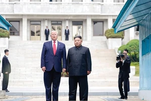 Tổng thống Donald Trump và nhà lãnh đạo Kim Jong-un từ Triều Tiên chuẩn bị trở lại Hàn Quốc