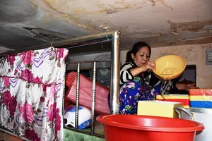Vận động dân di dời khỏi chung cư bị hư hỏng nặng