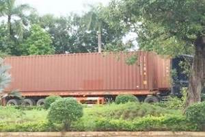 Tài xế 2 xe container bỏ trốn khỏi cửa khẩu