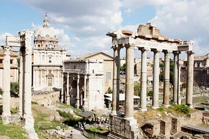 Di tích ngân hàng - đền thờ ở Rome, Italy