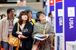 Mỹ phủ nhận hạn chế thị thực với học sinh Trung Quốc