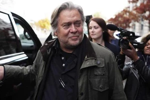 Cựu cố vấn của Tổng thống Mỹ Donald Trump - ông Steve Bannon bị bắt. Ảnh: CNN