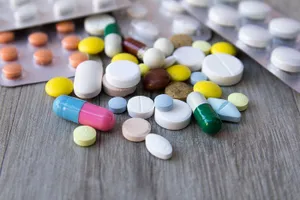 Hiểm họa từ thuốc giả, chứng nhận miễn dịch giả