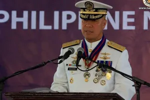 Phó Đô đốc, Tư lệnh Hải quân Philippines Giovanni Carlo Bacordo