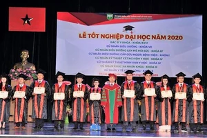 Lễ tốt nghiệp đại học hệ chính quy Trường Đại học Y khoa Phạm Ngọc Thạch