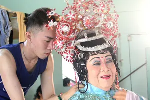 Sau ánh đèn sân khấu - Bài 3: Sầu như cải lương