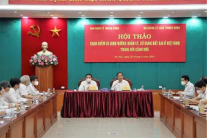 Đoàn chủ tọa hội thảo. Nguồn: Ban Kinh tế Trung ương