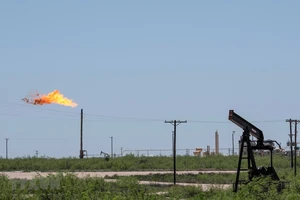 Một cơ sở khai thác dầu và khí đốt gần Odessa, Texas, Mỹ. Ảnh: AFP/TTXVN