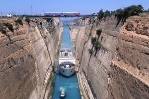 Hy Lạp mở lại kênh đào Corinth