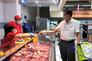 Hàng tiêu dùng giảm giá tại các siêu thị của Co.opmart