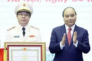 Trao danh hiệu Anh hùng cho một đơn vị của lực lượng Tình báo Công an nhân dân
