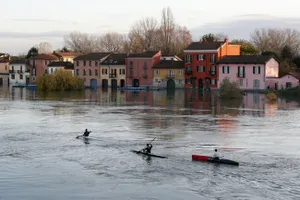 Mưa bão hoành hành tại Áo, Italy, Pháp