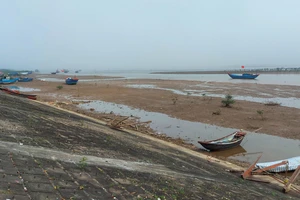 Hà Tĩnh: Lạch biển Cửa Khẩu bồi lấp, ngư dân gặp khó