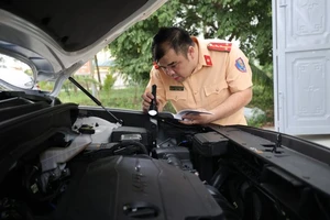 CSGT tham gia vào công tác đăng kiểm