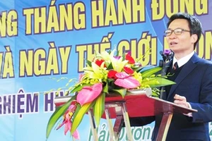 Phó Thủ tướng Vũ Đức Đam phát biểu tại lễ mít tinh phòng chống HIVAIDS năm 2017