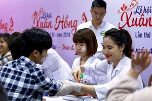 Hàng ngàn người tham dự Lễ hội hiến máu Xuân hồng 2018 