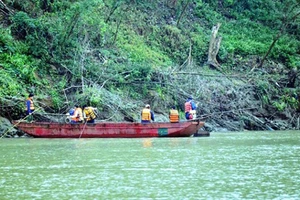 Kinh hoàng 9 công nhân thiệt mạng và mất tích trên sông Hồng